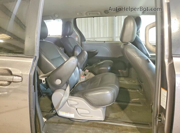 5TDJZ3DC1HS149087 2017 TOYOTA SIENNA Silver Սալոնի հետևի տեսք