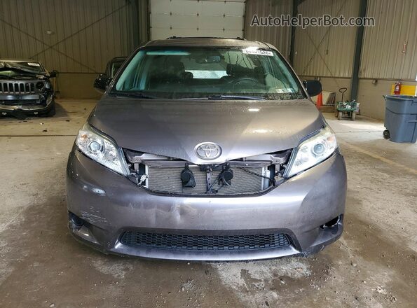 5TDJZ3DC1HS149087 2017 TOYOTA SIENNA Silver Դիմացի տեսք