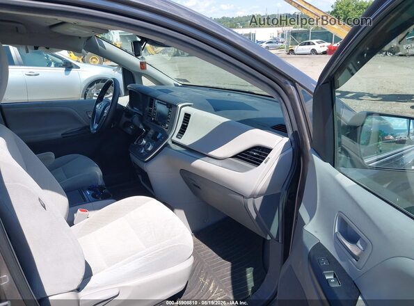 5TDJZ3DC3LS228110 2020 TOYOTA SIENNA Gray Front interior view