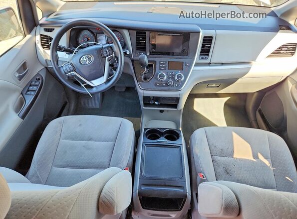 5TDJZ3DC6HS182179 2017 TOYOTA SIENNA Silver წინა პანელის ხედი