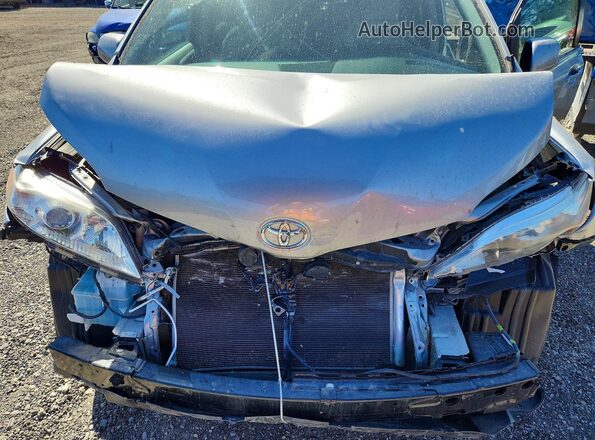 5TDJZ3DC6HS182179 2017 TOYOTA SIENNA Silver ძრავის განყოფილების ხედი