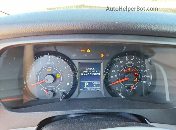 5TDJZ3DC6HS182179 2017 TOYOTA SIENNA Silver ხელსაწყოთა პანელის ხედი