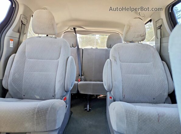 5TDJZ3DC6HS182179 2017 TOYOTA SIENNA Silver უკანა სავარძლების ხედი