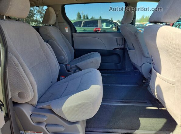 5TDJZ3DC6HS182179 2017 TOYOTA SIENNA Silver უკანა სალონის ხედი