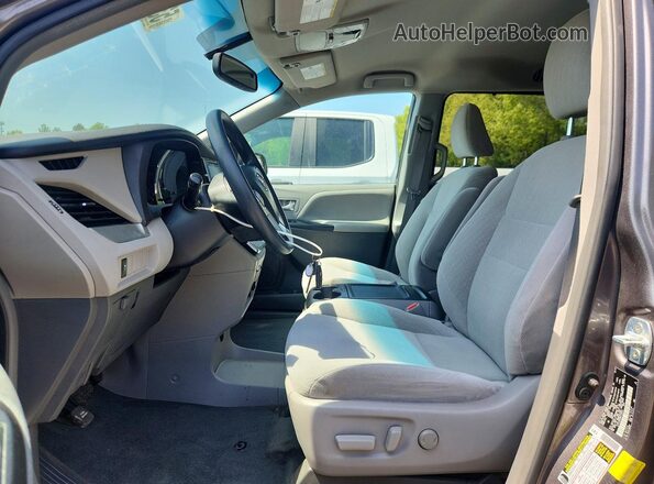 5TDJZ3DC8HS173015 2017 TOYOTA SIENNA Brown წინა სალონის ხედი