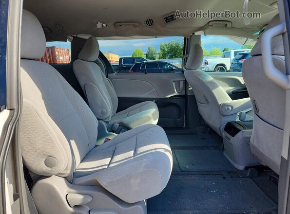 5TDJZ3DC9HS185870 2017 TOYOTA SIENNA White Vista interior trasera