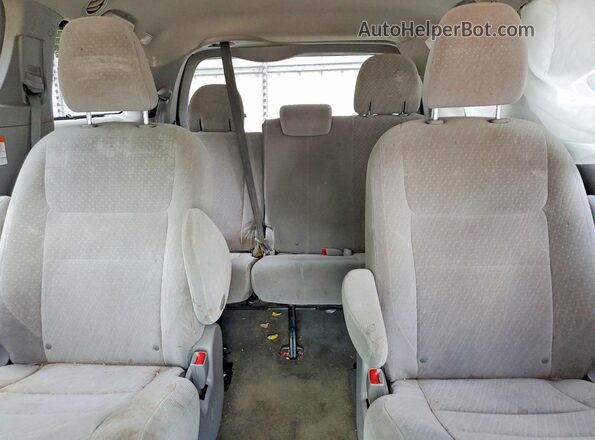 5TDJZ3DCXJS197290 2018 TOYOTA SIENNA Gray Вид задніх сидінь