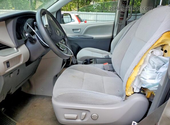 5TDJZ3DCXJS197290 2018 TOYOTA SIENNA Gray Вид салону спереду