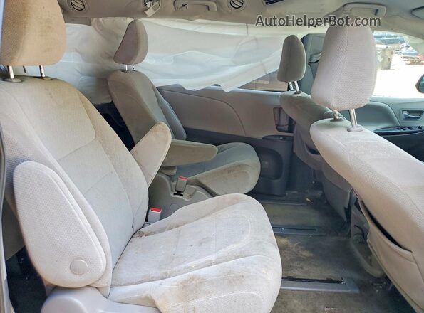 5TDJZ3DCXJS197290 2018 TOYOTA SIENNA Gray Вид задньої частини салону