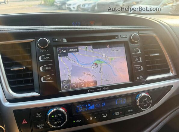 5TDJZRFH0HS394314 2017 TOYOTA HIGHLANDER Серебряный Вид панели приборов