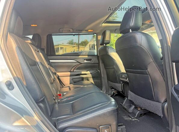 5TDJZRFH0HS394314 2017 TOYOTA HIGHLANDER Серебряный Вид щитка приборов