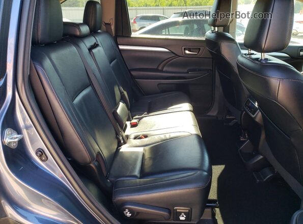 5TDJZRFH0HS397617 2017 TOYOTA HIGHLANDER Blue Вид задньої частини салону