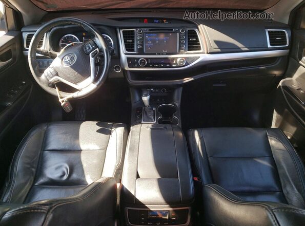5TDJZRFH0HS397617 2017 TOYOTA HIGHLANDER Blue Вид панелі приладів