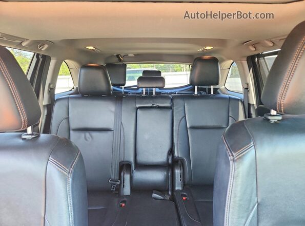 5TDJZRFH0HS462322 2017 TOYOTA HIGHLANDER Black Rear seats view