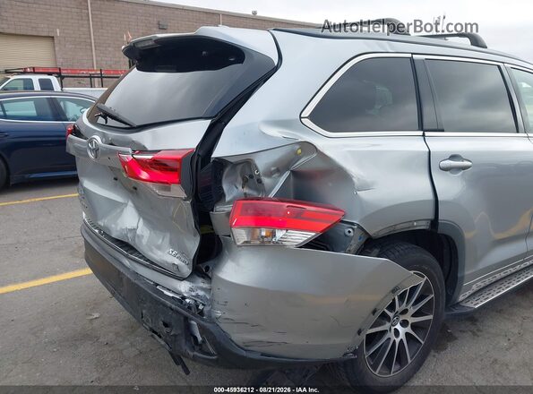 5TDJZRFH0HS478777 2017 TOYOTA HIGHLANDER Silver Widok z przodu