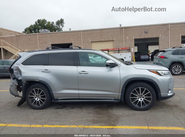 5TDJZRFH0HS478777 2017 TOYOTA HIGHLANDER Silver Widok wnętrza z tyłu