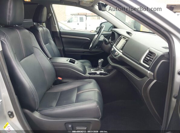 5TDJZRFH0HS478777 2017 TOYOTA HIGHLANDER Silver Widok wnętrza z przodu