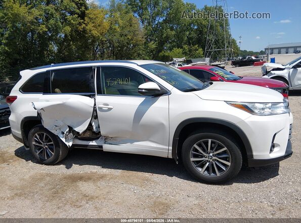 5TDJZRFH0JS858191 2018 TOYOTA HIGHLANDER White Widok wnętrza z tyłu