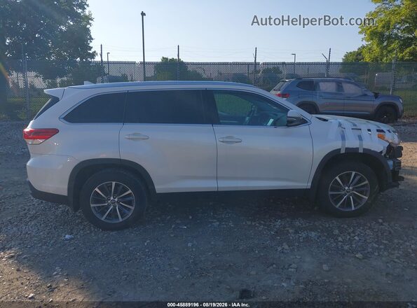 5TDJZRFH0KS597050 2019 TOYOTA HIGHLANDER Белый Вид щитка приборов