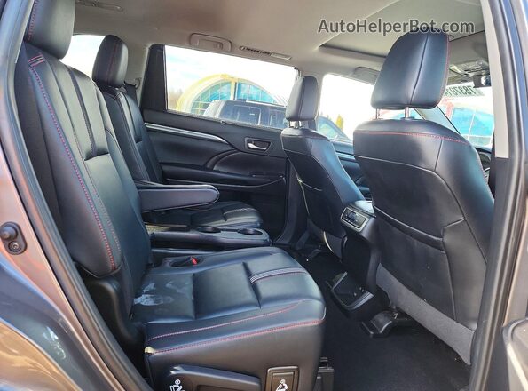5TDJZRFH0KS618236 2019 TOYOTA HIGHLANDER Gray Rear interior view