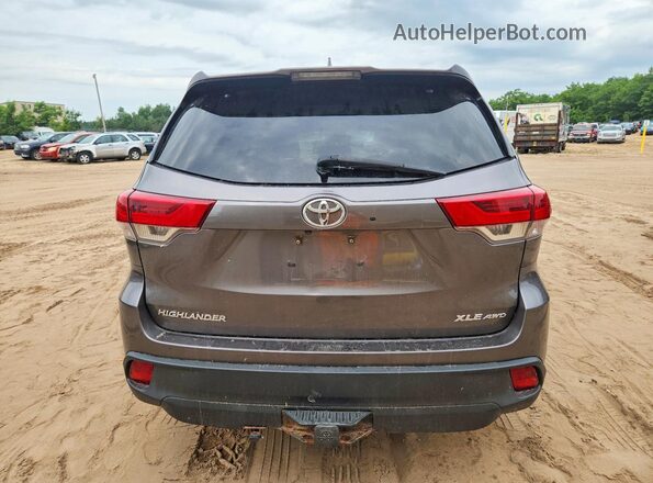 5TDJZRFH1JS532139 2018 TOYOTA HIGHLANDER Gray Widok z tyłu