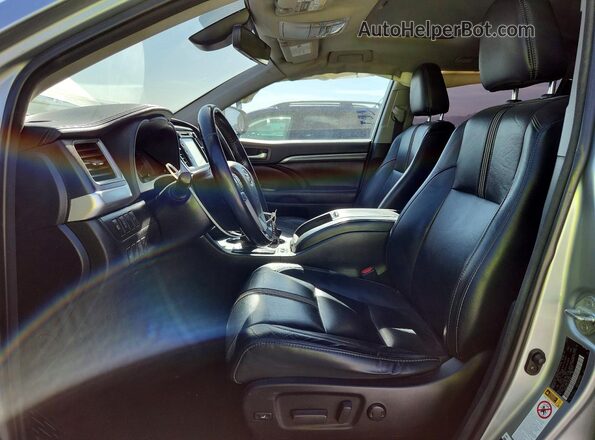 5TDJZRFH1JS536305 2018 TOYOTA HIGHLANDER Silver Widok wnętrza z przodu