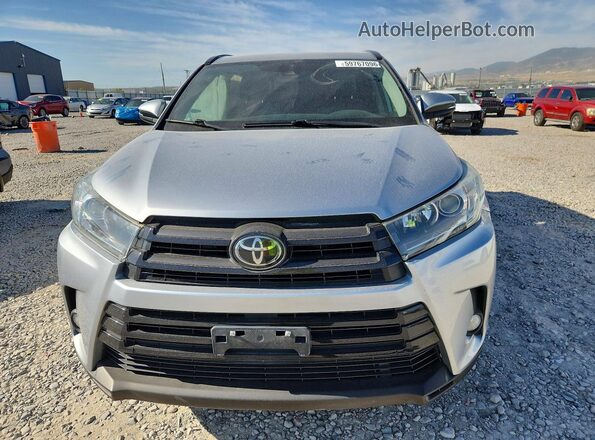 5TDJZRFH1JS536305 2018 TOYOTA HIGHLANDER Silver Widok z przodu