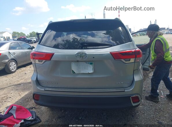 5TDJZRFH1JS850827 2018 TOYOTA HIGHLANDER Silver 