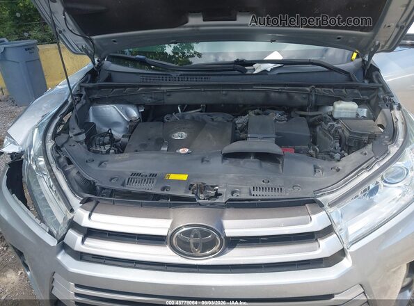 5TDJZRFH1JS850827 2018 TOYOTA HIGHLANDER Silver უკანა ხედი