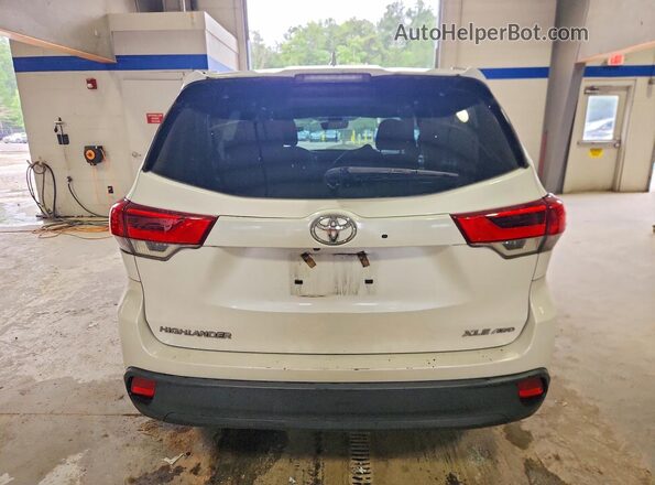 5TDJZRFH1KS701299 2019 TOYOTA HIGHLANDER White Rear view