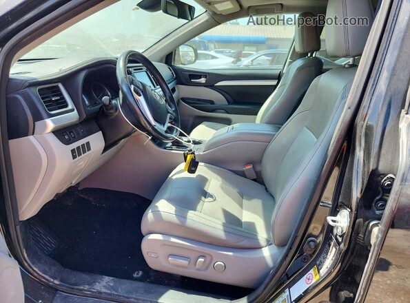 5TDJZRFH2HS383993 2017 TOYOTA HIGHLANDER Черный Вид салона спереди