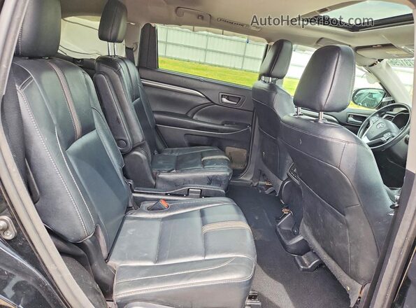 5TDJZRFH2HS394914 2017 TOYOTA HIGHLANDER Black Rear interior view