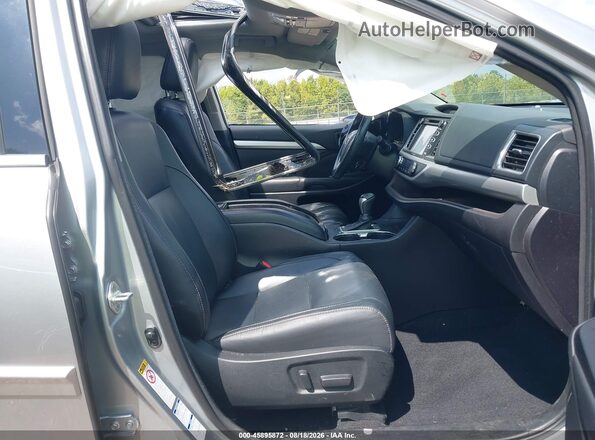 5TDJZRFH2JS523966 2018 TOYOTA HIGHLANDER Silver Vista interior delantera
