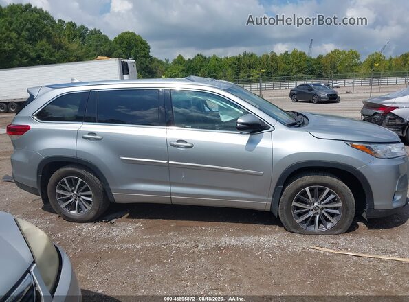 5TDJZRFH2JS523966 2018 TOYOTA HIGHLANDER Silver Vista interior trasera