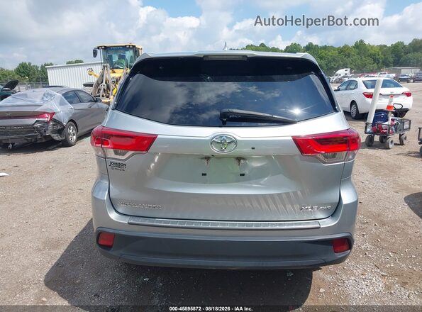 5TDJZRFH2JS523966 2018 TOYOTA HIGHLANDER Silver 