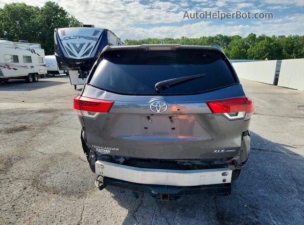 5TDJZRFH2JS801930 2018 TOYOTA HIGHLANDER Charcoal Հետևի տեսք