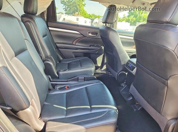 5TDJZRFH2JS801930 2018 TOYOTA HIGHLANDER Charcoal Սալոնի հետևի տեսք