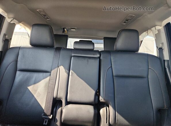 5TDJZRFH2KS595476 2019 TOYOTA HIGHLANDER White Вид задніх сидінь
