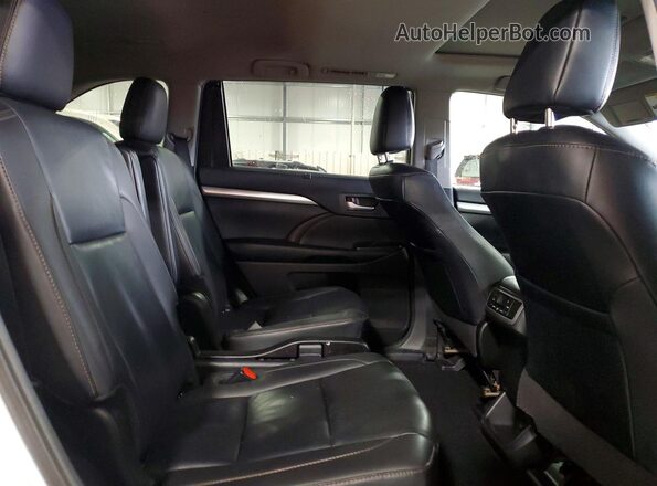 5TDJZRFH2KS993920 2019 TOYOTA HIGHLANDER White Вид задньої частини салону