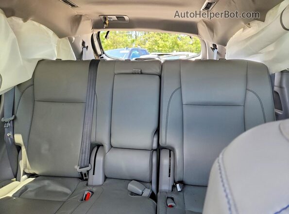 5TDJZRFH3HS371741 2017 TOYOTA HIGHLANDER Green Widok tylnych siedzeń