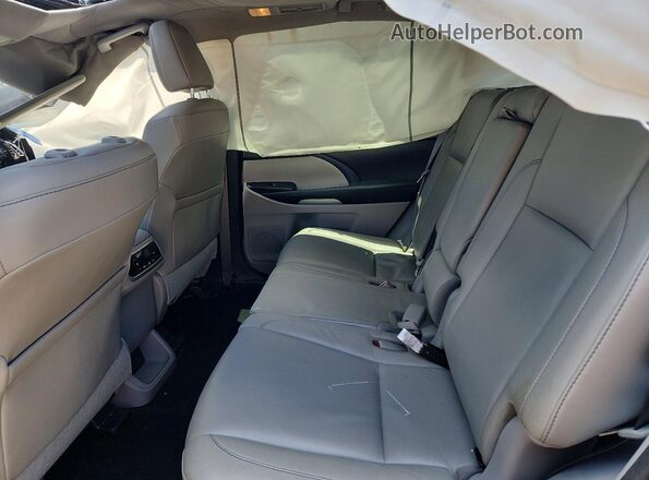 5TDJZRFH3HS371741 2017 TOYOTA HIGHLANDER Green Widok wnętrza z tyłu