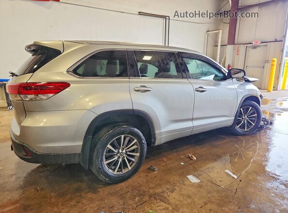 5TDJZRFH3HS395831 2017 TOYOTA HIGHLANDER Silver Tył prawy