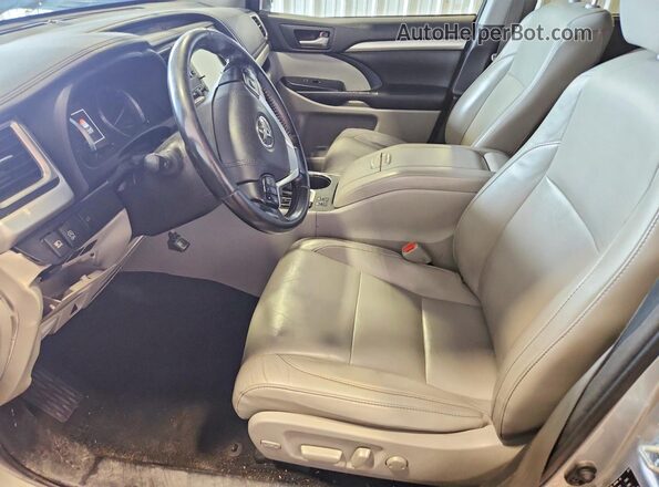 5TDJZRFH3HS395831 2017 TOYOTA HIGHLANDER Silver Widok wnętrza z przodu