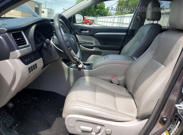 5TDJZRFH3HS401398 2017 TOYOTA HIGHLANDER Silver Front interior view