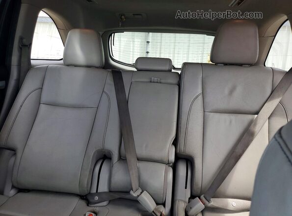 5TDJZRFH3HS401398 2017 TOYOTA HIGHLANDER Silver Rear seats view