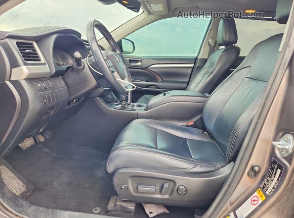 5TDJZRFH3HS432697 2017 TOYOTA HIGHLANDER Серый Вид салона спереди