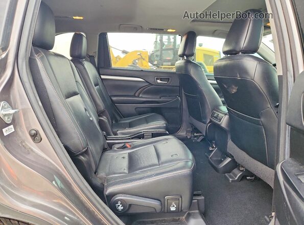 5TDJZRFH3HS432697 2017 TOYOTA HIGHLANDER Серый Вид задней части салона