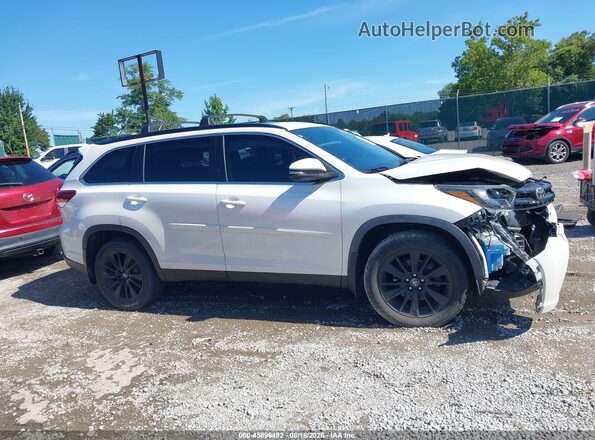 5TDJZRFH3KS598841 2019 TOYOTA HIGHLANDER White Вид задньої частини салону