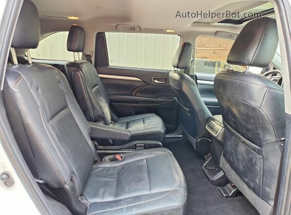 5TDJZRFH3KS614875 2019 TOYOTA HIGHLANDER White Սալոնի հետևի տեսք