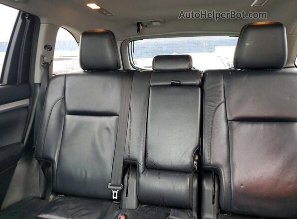 5TDJZRFH4JS542034 2018 TOYOTA HIGHLANDER White Rear seats view